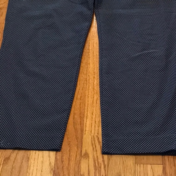 Old Navy~Harper~Cropped 💙 - Picture 4 of 10